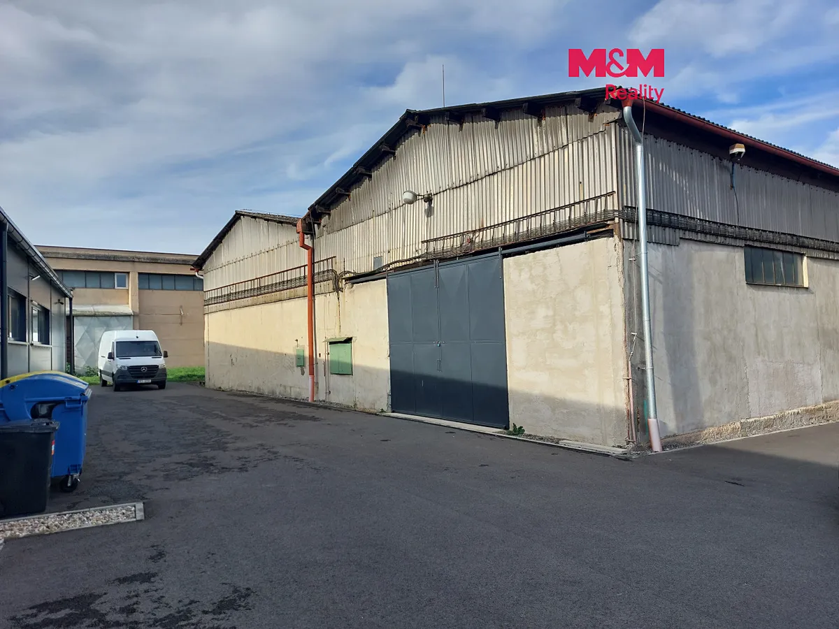 Pronájem skladového prostoru 972 m²